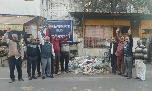 Haryana :  पानीपत में नाराज दुकानदारों ने कूड़ा उठाने में देरी का विरोध किया