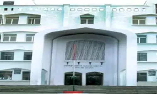 Rangareddy कोर्ट में आरोपी ने जज पर चप्पल फेंकी Rangareddy कोर्ट में आरोपी ने जज पर चप्पल फेंकी