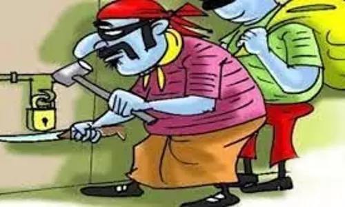 Up News: बंद मकान का ताला तोड़कर जेवरात व अन्य सामान चोरी