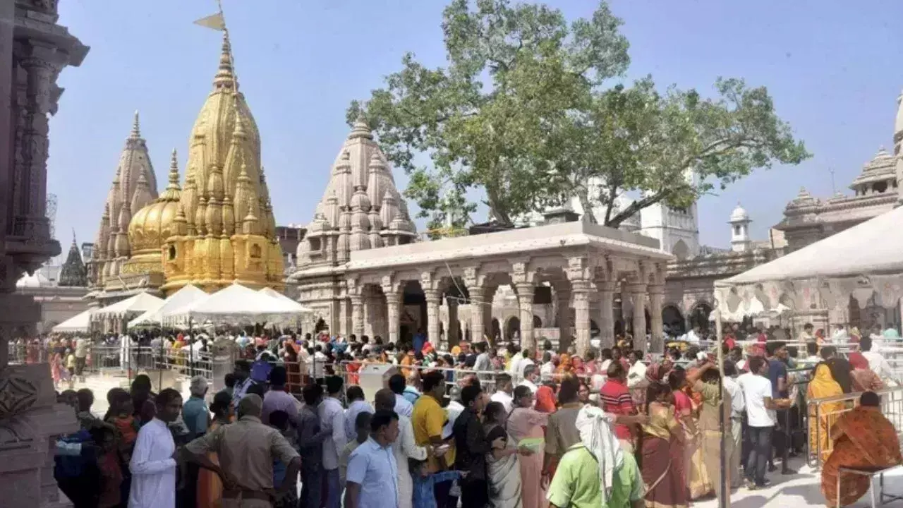 Varanasi: श्रद्धालुओं ने मंदिर की हुंडी में अब तक 7 करोड़ रुपए से अधिक का दान दिया