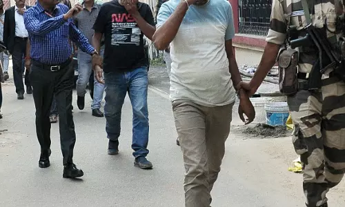 NCR Noida: अवैध रूप से रह रहे 8 बांग्लादेशी नागरिक गिरफ्तार