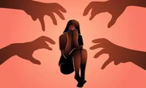 Sitapur: युवती से गैंगरेप के बाद काट दिए होंठ, लहूलुहान हालत में छोड़कर फरार Sitapur: युवती से गैंगरेप के बाद काट दिए होंठ, लहूलुहान हालत में छोड़कर फरार