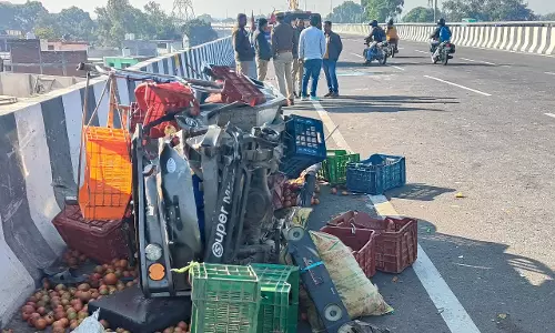 Kanpur: कार ने ई-रिक्शा को मारी टक्कर, एक की मौत व पांच घायल