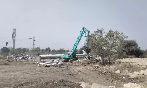 HYDRAA ने 53 अवैध होर्डिंग्स हटाये