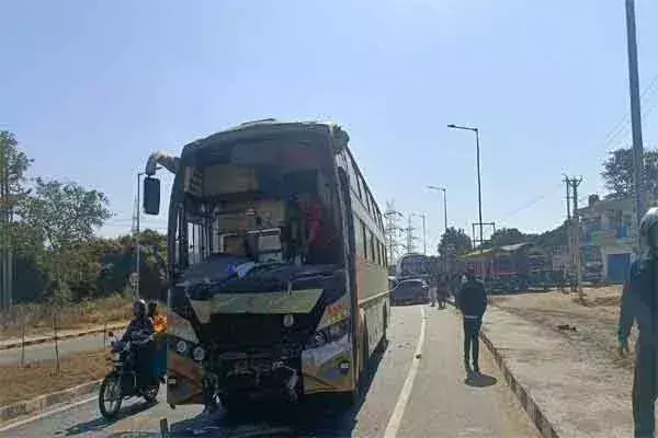 Ranchi: रोड में बस दुर्घटनाग्रस्त, कई यात्री घायल