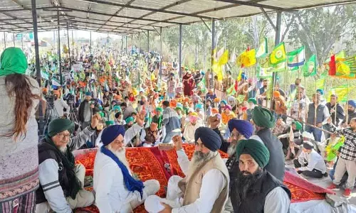 Punjab: महापंचायत में हजारों लोग शामिल, केंद्रीय टीम के साथ किसानों की बातचीत आज
