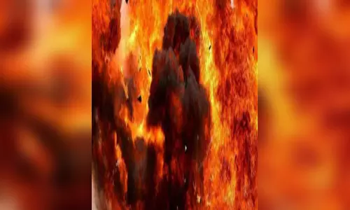 विस्फोट: आतंकियों ने मजदूरों को ले जा रहे ट्रक को बनाया निशाना, 10 की मौत 6 घायल