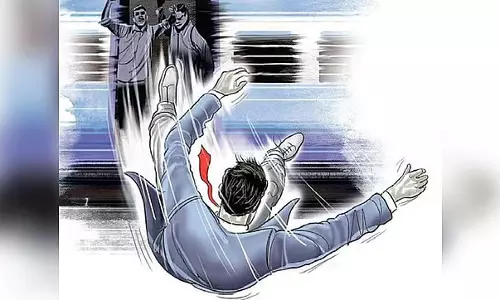 ट्रेन से धक्का देकर व्यक्ति की हत्या: पुलिस ने दो लोगों को गिरफ्तार किया ट्रेन से धक्का देकर व्यक्ति की हत्या: पुलिस ने दो लोगों को गिरफ्तार किया