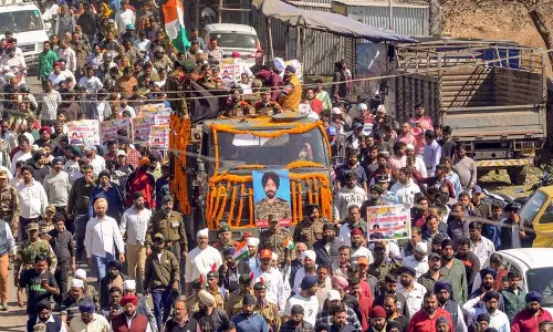 Kulgam में शहीद हुए झारखंड के सैन्यकर्मी का पार्थिव शरीर अग्नि को समर्पित