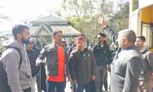 जल शक्ति विभाग की भर्ती में ‘अनियमितताओं’ के खिलाफ युवाओं ने किया प्रदर्शन, CBI जांच की मांग जल शक्ति विभाग की भर्ती में ‘अनियमितताओं’ के खिलाफ युवाओं ने किया प्रदर्शन, CBI जांच की मांग