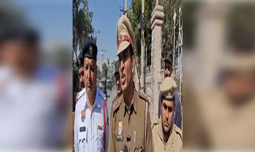 ट्रैफिक पुलिस ने बुलेट बाइक के पटाखों वाले 400 साइलेंसरों पर चलवाया रोडरोलर ट्रैफिक पुलिस ने बुलेट बाइक के पटाखों वाले 400 साइलेंसरों पर चलवाया रोडरोलर