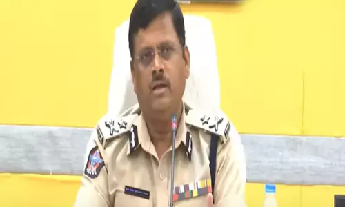 वल्लभानेनी वामसी के खिलाफ मामला, हम इससे सख्ती से निपट रहे हैं:Vijayawada CP वल्लभानेनी वामसी के खिलाफ मामला, हम इससे सख्ती से निपट रहे हैं:Vijayawada CP