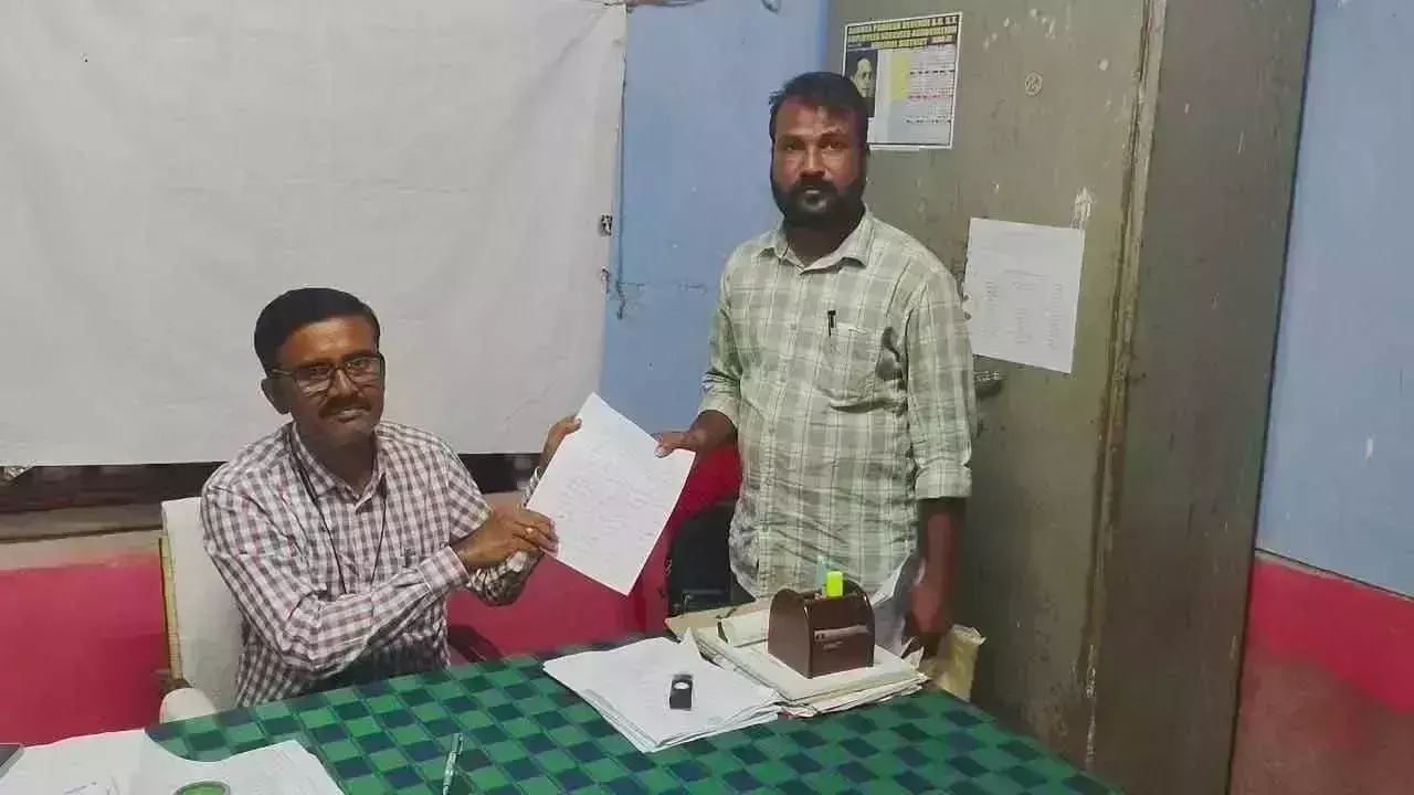 Gudur: किसानों ने न्याय के लिए तहसीलदार से गुहार लगाई Gudur: किसानों ने न्याय के लिए तहसीलदार से गुहार लगाई
