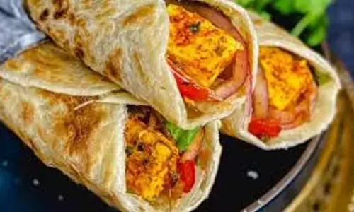 घर पर आसानी से बनाएं लाजवाब Paneer Tikka Roll