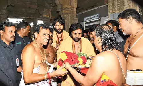 Andhra : पवन कल्याण ने श्री आदिकुंभेश्वर के दर्शन किये