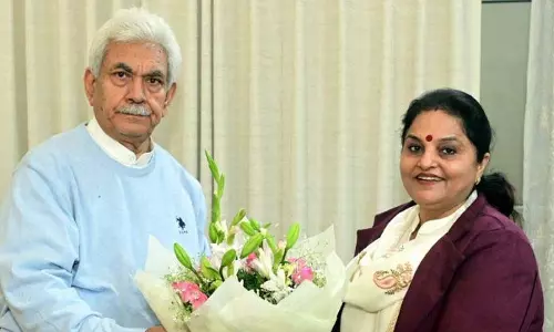 Jammu: प्रिया सेठी ने एलजी से मुलाकात की Jammu: प्रिया सेठी ने एलजी से मुलाकात की
