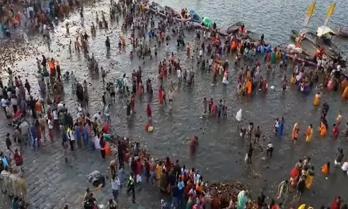 MahaKumbh: 7.9 मिलियन से अधिक श्रद्धालुओं ने त्रिवेणी संगम में पवित्र डुबकी लगाई