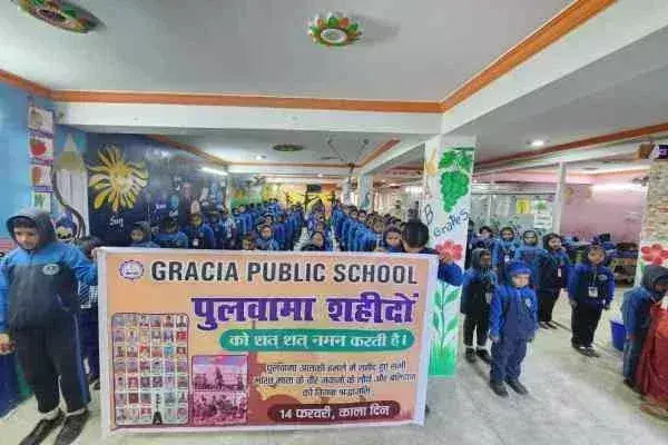 Giridih: स्कूल में पुलवामा के शहीदों को दी गई श्रद्धांजलि