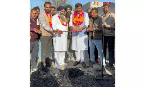 Jammu: विधायक ने किया सड़क निर्माण कार्य का उद्घाटन Jammu: विधायक ने किया सड़क निर्माण कार्य का उद्घाटन