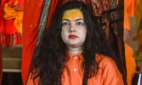 एक्ट्रेस ममता कुलकर्णी का यू-टर्न, इस फैसले से फिर चौंकाया एक्ट्रेस ममता कुलकर्णी का यू-टर्न, इस फैसले से फिर चौंकाया