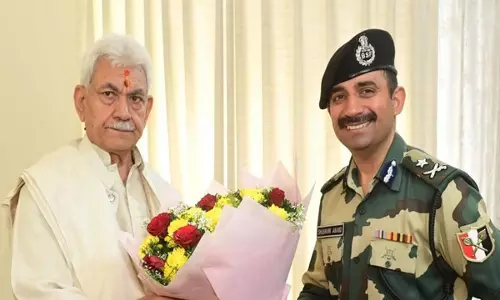IG BSF जम्मू फ्रंटियर ने जम्मू-कश्मीर एलजी से मुलाकात की IG BSF जम्मू फ्रंटियर ने जम्मू-कश्मीर एलजी से मुलाकात की