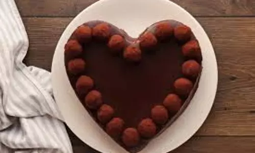 चॉकलेट शिफॉन वैलेंटाइन केक रेसिपी चॉकलेट शिफॉन वैलेंटाइन केक रेसिपी