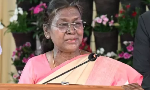 President Murmu ने आर्ट ऑफ लिविंग के अंतर्राष्ट्रीय महिला सम्मेलन के उद्घाटन सत्र में भाग लिया President Murmu ने आर्ट ऑफ लिविंग के अंतर्राष्ट्रीय महिला सम्मेलन के उद्घाटन सत्र में भाग लिया