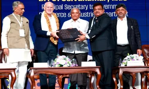 कर्नाटक राष्ट्रीय स्तर पर नहीं, बल्कि वैश्विक स्तर पर निवेश के लिए प्रतिस्पर्धा कर रहे : Shivakumar कर्नाटक राष्ट्रीय स्तर पर नहीं, बल्कि वैश्विक स्तर पर निवेश के लिए प्रतिस्पर्धा कर रहे : Shivakumar