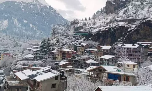 Manali की तरह मनाली में भी बर्फबारी कम, होटल व्यवसायी चिंतित Manali की तरह मनाली में भी बर्फबारी कम, होटल व्यवसायी चिंतित