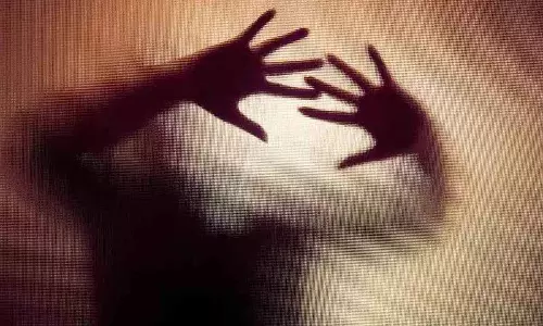 Hyderabad में परिवार को धमकाने के आरोप में दो लोगों पर मामला दर्ज Hyderabad में परिवार को धमकाने के आरोप में दो लोगों पर मामला दर्ज