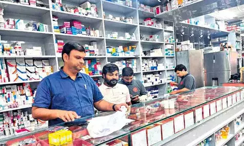 DCA Telangana ने भ्रामक विज्ञापन देने के आरोप में आदिलाबाद में आंवला चूर्णम जब्त