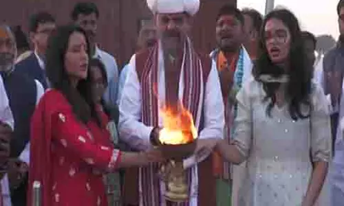 आस्था का सबसे बड़ा कुंभ: CM ने प्रयागराज में परिवार के साथ संगम पर पूजा-अर्चना की