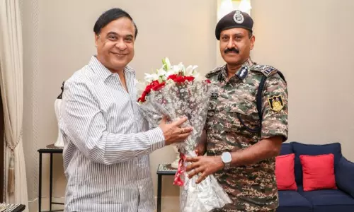 असम के CM हिमंत बिस्वा सरमा ने सीआरपीएफ महानिदेशक से की मुलाकात असम के CM हिमंत बिस्वा सरमा ने सीआरपीएफ महानिदेशक से की मुलाकात