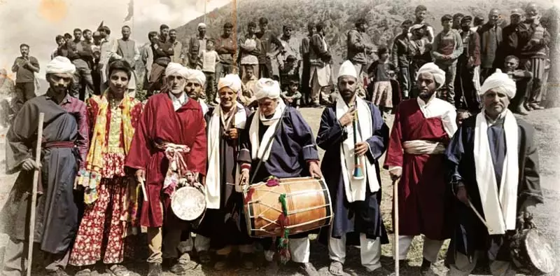 दक्षिण कश्मीर के अकिंगम गांव में प्राचीन व्यंग्य आधुनिक चुप्पी के खिलाफ संघर्ष कर रहा दक्षिण कश्मीर के अकिंगम गांव में प्राचीन व्यंग्य आधुनिक चुप्पी के खिलाफ संघर्ष कर रहा
