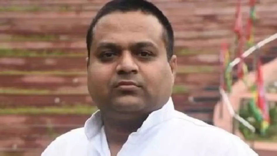 बीमार नेता को पुलिस ने उठाया, पार्टी का आरोप बीमार नेता को पुलिस ने उठाया, पार्टी का आरोप