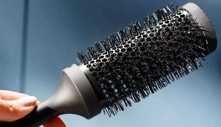 Hair Care: बालों की सेहत के लिए जरूरी है सही कंघी का चुनाव Hair Care: बालों की सेहत के लिए जरूरी है सही कंघी का चुनाव