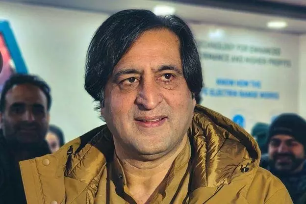 सज्जाद लोन ने अनुच्छेद 370 की बहाली के लिए प्रस्ताव पेश किया सज्जाद लोन ने अनुच्छेद 370 की बहाली के लिए प्रस्ताव पेश किया