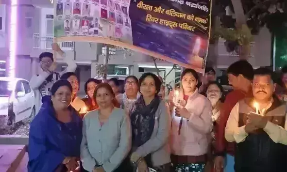 Ghaziabad: पुलवामा शहीदों को रिवर हाइट्स सोसाइटी में कैंडल मार्च निकालकर दी गई श्रद्धांजलि Ghaziabad: पुलवामा शहीदों को रिवर हाइट्स सोसाइटी में कैंडल मार्च निकालकर दी गई श्रद्धांजलि