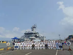 भारतीय नौसेना का पहला प्रशिक्षण स्क्वाड्रन कंबोडिया के सिहानोकविले पहुंचा भारतीय नौसेना का पहला प्रशिक्षण स्क्वाड्रन कंबोडिया के सिहानोकविले पहुंचा