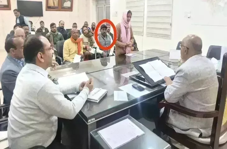 Kanpur: विभागीय गलती से एक दिव्यांग 4 साल से प्रधानमंत्री आवास योजना में मिले Kanpur: विभागीय गलती से एक दिव्यांग 4 साल से प्रधानमंत्री आवास योजना में मिले