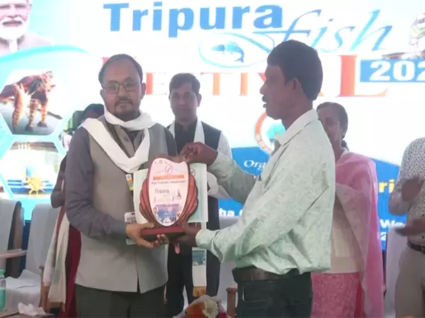 Tripura ने मत्स्य पालन क्षेत्र को बढ़ावा देने और बढ़ती मांग को पूरा करने के लिए तीसरा वार्षिक मछली महोत्सव आयोजित किया Tripura ने मत्स्य पालन क्षेत्र को बढ़ावा देने और बढ़ती मांग को पूरा करने के लिए तीसरा वार्षिक मछली महोत्सव आयोजित किया
