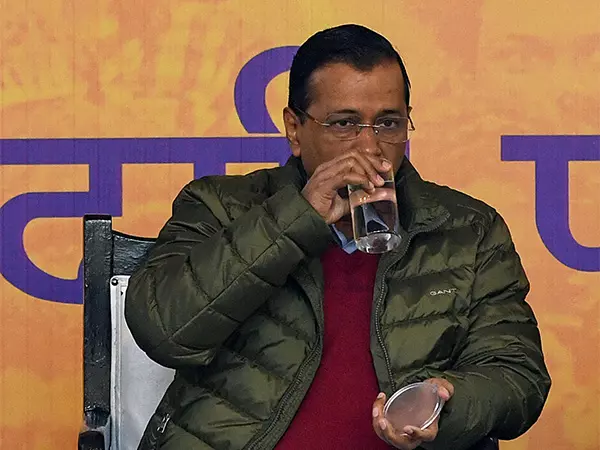 सतर्कता आयोग ने Kejriwal के शीश महल आवास के जीर्णोद्धार में कथित अनियमितताओं की जांच के आदेश दिए सतर्कता आयोग ने Kejriwal के शीश महल आवास के जीर्णोद्धार में कथित अनियमितताओं की जांच के आदेश दिए