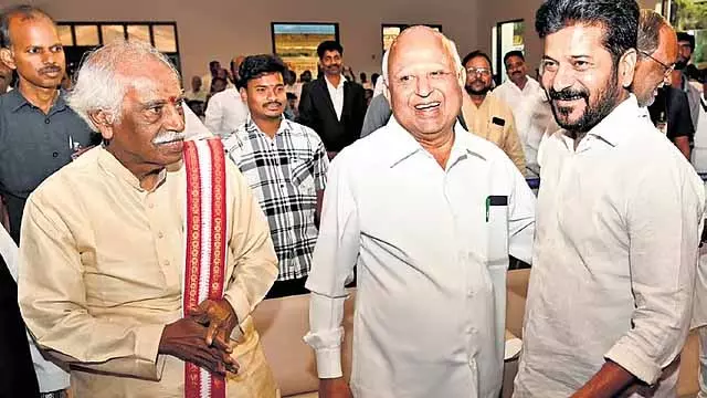 खेल में बने रहने के लिए बस ट्रेंड का अनुसरण कर रहा हूं: CM Revanth Reddy खेल में बने रहने के लिए बस ट्रेंड का अनुसरण कर रहा हूं: CM Revanth Reddy