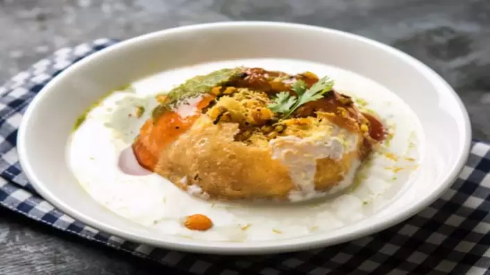 Raj Kachori Recipe: घर पर बाजार जैसी राज कचौरी बनाने का सही तरीका Raj Kachori Recipe: घर पर बाजार जैसी राज कचौरी बनाने का सही तरीका