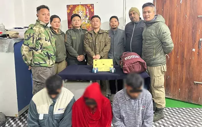 Arunachal: बांदरदेवा में चार ड्रग तस्कर गिरफ्तार, 129 ग्राम हेरोइन जब्त Arunachal: बांदरदेवा में चार ड्रग तस्कर गिरफ्तार, 129 ग्राम हेरोइन जब्त
