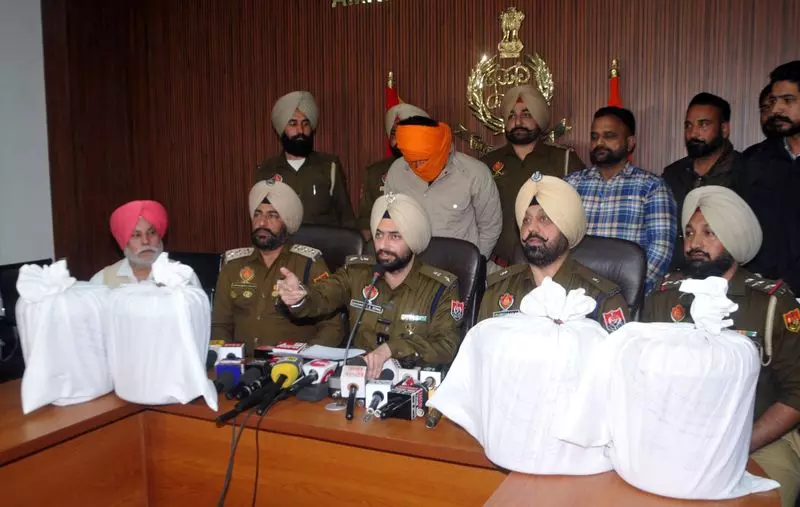 अमृतसर पुलिस ने 30 किलो हेरोइन जब्त की, ड्रग तस्कर गिरफ्तार अमृतसर पुलिस ने 30 किलो हेरोइन जब्त की, ड्रग तस्कर गिरफ्तार