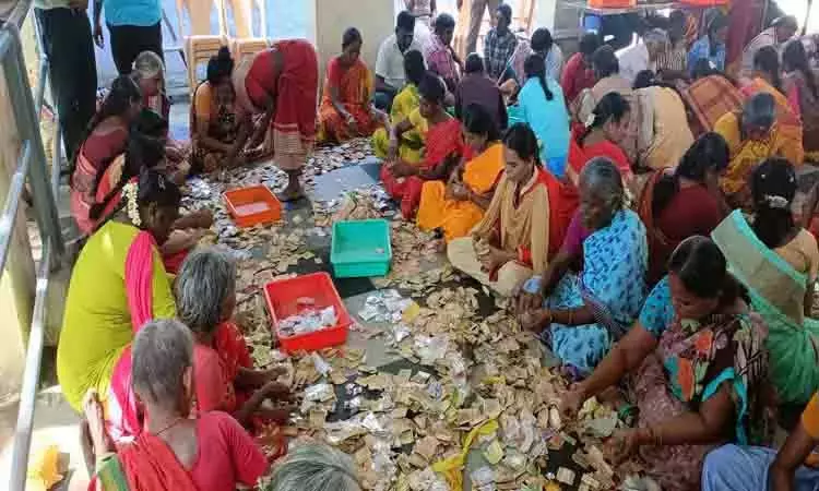 थाईपुसम त्यौहार से पहले Palani Murugan मंदिर की हुंडी को 3.31 करोड़ रुपये मिले थाईपुसम त्यौहार से पहले Palani Murugan मंदिर की हुंडी को 3.31 करोड़ रुपये मिले