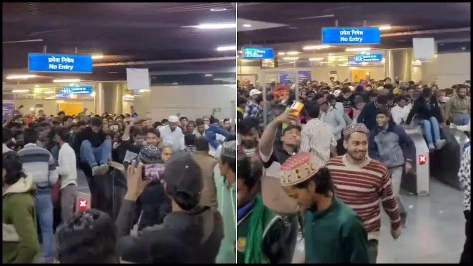 मेट्रो में गेट से कूदकर यात्रियों के बाहर निकलने का मामला, डीएमआरसी ने दी सफाई मेट्रो में गेट से कूदकर यात्रियों के बाहर निकलने का मामला, डीएमआरसी ने दी सफाई