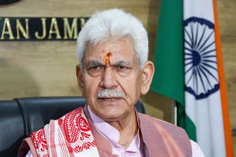 J&K: एलजी मनोज ने आतंकी संबंधों के चलते 3 सरकारी कर्मचारियों को नौकरी से निकाला J&K: एलजी मनोज ने आतंकी संबंधों के चलते 3 सरकारी कर्मचारियों को नौकरी से निकाला