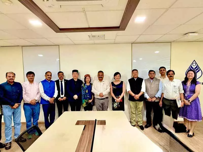 शिक्षक प्रशिक्षण के लिए Singapore संस्थान के साथ समझौते पर हस्ताक्षर शिक्षक प्रशिक्षण के लिए Singapore संस्थान के साथ समझौते पर हस्ताक्षर